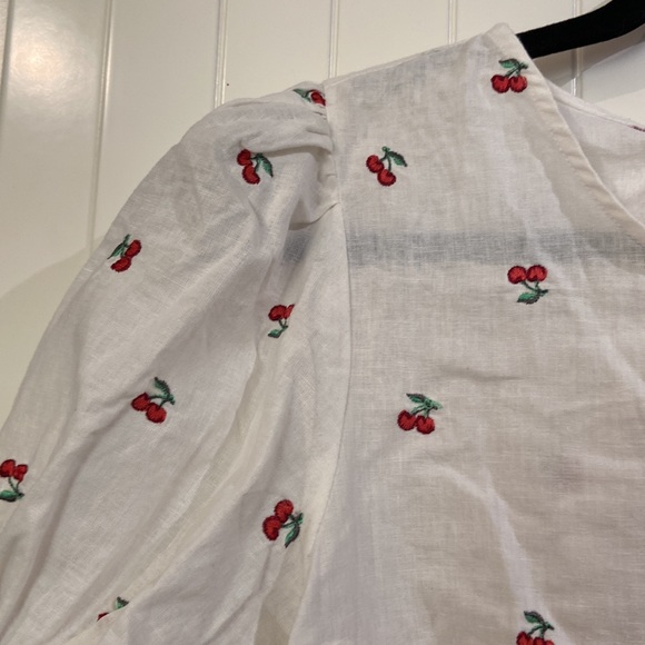 FOREVER 21 Linen blend cherry print crop top SMALL *READ measurements - Picture 3 of 7